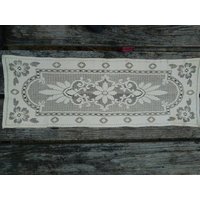 Tischläufer, Spitze Natürliche Frühling Tischdekoration, Vintage Rustikale Tischwäsche, Elfenbein Kleide Schal von sewnansidesigns