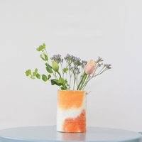 Mittelgroße 100 % Wolle Eingewickelte Glasvase in Orangetönen, Moderne Abstrakte Blumenvase, Gefilzte Und Upcycling-Glas-Design-stück, Frühlingsdekor von sheepcreekstudio