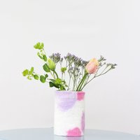 Mittelgroße 100% Wolle Gewickelte Glasvase in Lilatönen, Einzigartige Frühlingsblumenvase, Gefilzte Und Upcycled Glas Design-stück von sheepcreekstudio