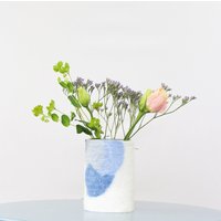 Mittelgroße 100% Wolle Gewickelte Glasvase in Den Blautönen, Einzigartige Frühlingsblumenvase, Gefilzte Und Upcycled Glas-Design-stück von sheepcreekstudio