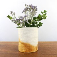 Wabengelbe Blumenvase, Gefilzte Wolle Eingewickelte Glasvase, Einzigartiges Natürliches Dekorstück, Einweihungsgeschenk, Geschenk Für Mama von sheepcreekstudio