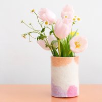 Zweifarbige Mittlere 100% Wolle Gewickelte Glasvase, Abstrakte Farbvase, Gefilzte Und Upcycled Glasblumenhalter, Hübsche Frühlingsblumenvase von sheepcreekstudio