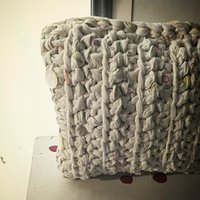 Gelber Kissenbezug, Gehäkelte Butter in Gelb von shellseye