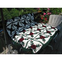 Dunkel Burgund Rote Rose Afghan - Gehäkelte Decke Tagesdecke Nach Dem Verkauf Frisch Hergestellt von sherryann325