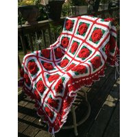 Rote Rosen Und Rüschen Gehäkelte Afghan - Pfefferminz Rot Made Fresh After Sale 35 Quadrate von sherryann325