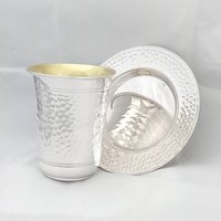 sterling Silber Kiddush Tasse, Kiddusch Tasse, 925 Kiddusch Tasse & Teller, Made in Israel, Einzigartig Gehämmert Design von shirajewelry