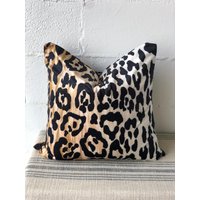Leopard Samt Kissenbezug Cheetah Taupe Schwarz Designerstoff Animal Print Punkt Trendy Gepard Sofort Lieferbar von shopDecordirect