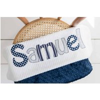 Baby Decke Mit Monogramm in Mitternacht, Dunkelblau Dot Minky & Weiße Chenille, Personalisiert Dem Vornamen Ihres Babys Grau Und Marine von shopMADEsmall