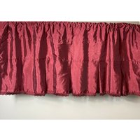 Abgesetzte 1990Er Jahre Vintage Chris Madden Luxus Valances Vorhänge Rote Kunstseide J. C. Penney Seltene Designer Kurz Plissiert Gefüttert Home von shopatTheArchive