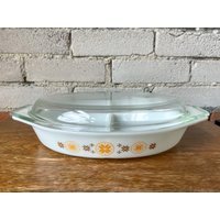 Pyrex, Stadt Und Land, Geteilte Auflaufform, 1, 5 Qt, Mit Deckel, Vintage, Nadelstich, Kreuzstich von shoptigertiger