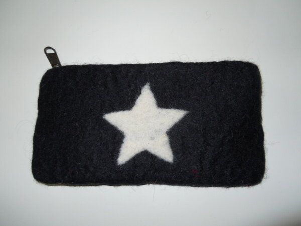 short'n'pietz handgefilzte Federtasche oder Federmäppchen mit Reißverschluß von short'n'pietz