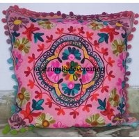 Handgemachte Suzani Bunte Wolle Bestickte Kissenhülle, Pom Border Kissenbezug, Dekokissenbezug von shrimahadevcreation