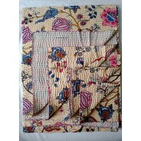 Schöne Blumendruck Kantha Quilt, Handgesteppte Tagesdecke, Baumwolle Dekorative Bettdecke von shrimahadevcreation