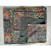 Schöne Florale Feine Stiched Kantha Tagesdecke, Baumwolle Bettdecke, Twin Size Quil von shrimahadevcreation