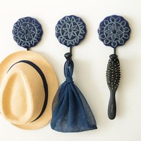 Blaue Farbe Keramik Wand Haken Mehrfarbenhandgemachtes Handbemaltes Kabinett Metall Hängen Für Handtücher Kleidung Mantel Regenschirme Schals Blaue Farbe Keramik Wand Haken Mehrfarbenhandgemachtes Handbemaltes Kabinett Metall Hängen Für Handtücher Kleidung Mantel Regenschirme Schals von shwetcreation