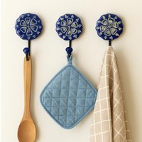 Keramik Wandhaken Blaue Farbe Handgemachtes Handbemaltes Kabinett Metall Hängen Für Handtücher Kleidung Mantel Regenschirme Schals Kleiderbügel Keramik Wandhaken Blaue Farbe Handgemachtes Handbemaltes Kabinett Metall Hängen Für Handtücher Kleidung Mantel Regenschirme Schals Kleiderbügel von shwetcreation
