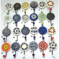 Verschiedene Mehrfarbige Keramikwandhaken Handgefertigte Handbemalte Kabinett Metallbehang Für Handtücher Kleidung Mantel Regenschirme Schals von shwetcreation
