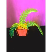Farn-Skulptur - Fluoreszierende Grüne Kunststoff-Pflanze von shwiftydesign