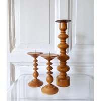 3 Kerzen Leuchter Kerzenständer Set Sammlung Holz Massiv Gedrechselt Mid Century Skandi Boho Vintage 3 Kerzen Leuchter Kerzenständer Set Sammlung Holz Massiv Gedrechselt Mid Century Skandi Boho Vintage von siebenundsiebzig