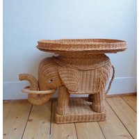 Rattan Elefant Korb Beistell Tisch Tablett Skulptur Blumenhocker Boho Frankreich 60Er 70Er Mid Century Design Objekt True Vintage Interieur von siebenundsiebzig