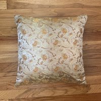 Seidiger Brokat Kissenbezug - Gold Paisley Floral Handarbeit von silkfabric