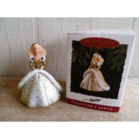 Hallmark Andenken Ornament "Holiday Barbie" 1994 in Box 3, 5" Hohe Ornamente." von silverliningtoys