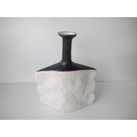 Vintage Kleine Vase Aus Keramik Tischvase Shabby Chic Landhaus Weiß Braun Glasierte Studiokeramik Vintage Kleine Vase Aus Keramik Tischvase Shabby Chic Landhaus Weiß Braun Glasierte Studiokeramik von sinteins