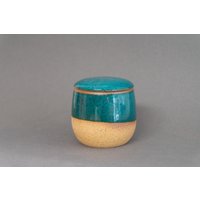 Türkisfarbenes Handgemachtes Glas - Kleine Handgemachte Keramikschale Mit Deckel Beige Gesprenkelter Ton Türkisfarbenes Handgemachtes Glas - Kleine Handgemachte Keramikschale Mit Deckel Beige Gesprenkelter Ton von slowjaneStudio
