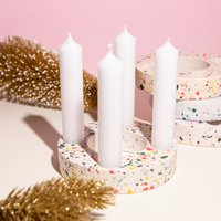 Adventskranz Kerzenhalter Rund Im Bunten Terrazzo Inkl. 4 Weißer Stabkerzen Adventskranz Kerzenhalter Rund Im Bunten Terrazzo Inkl. 4 Weißer Stabkerzen von smARTwithlove