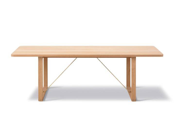 Fredericia BM67 Couchtisch, brass / eiche hell geölt von smartambiente