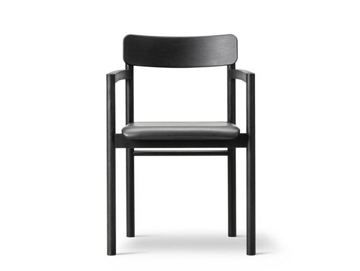 Fredericia Post Armlehnstuhl, eiche schwarz lackiert / leder omni 301 schwarz von smartambiente