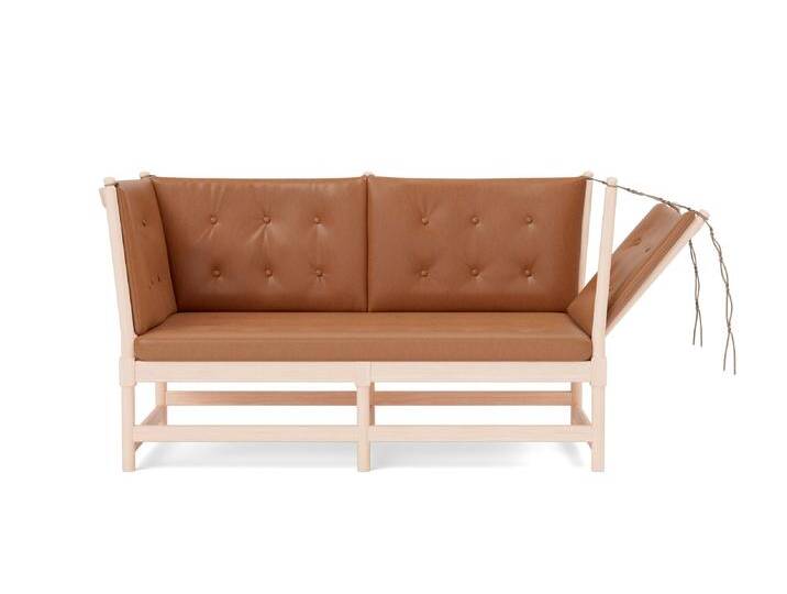 Fredericia The Spoke-Back Sofa, eiche weiß lackiert / leder max 95 cognac Fredericia The Spoke-Back Sofa, eiche weiß lackiert / leder max 95 cognac von smartambiente