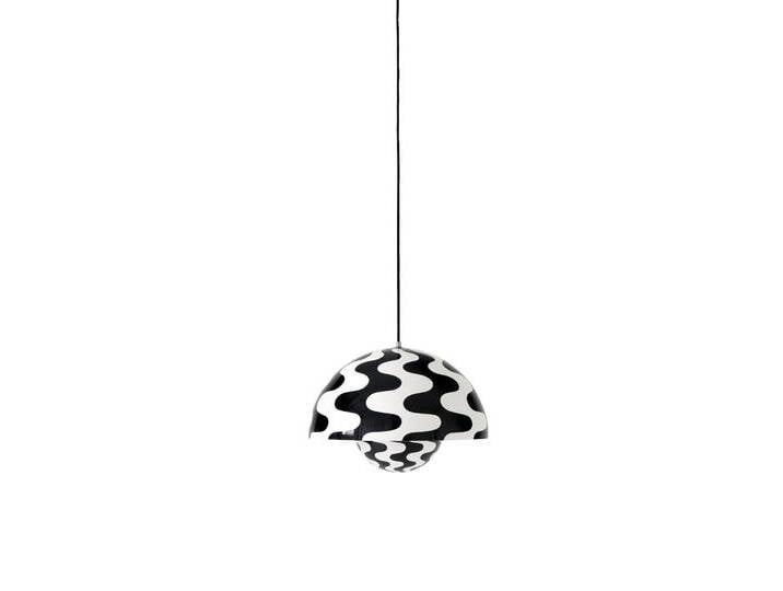 &Tradition Flowerpot VP7 Pendelleuchte, black / white pattern von smartambiente