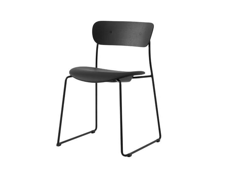 &Tradition Pavilion AV52 Stuhl, eiche schwarz lackiert / noble aniline leder schwarz von smartambiente