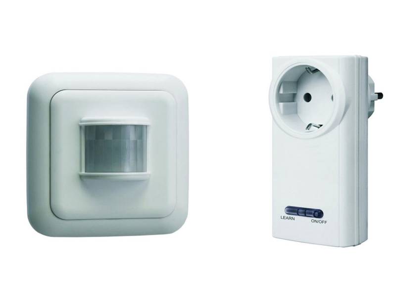 smartwares Funksteckdose, bis zu 6 Empfänger, Smart Home Funk Set Steckdose & Bewegungsmelder, Präsenzmelder innen von smartwares