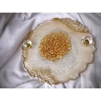 Glam Gold Geode Dekoratives Tablett von smokeandwaterco