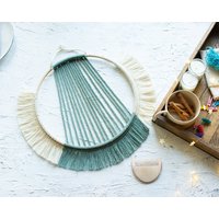 Hoop Wanddekoration, Moderner Traumfänger, Makramee Wandbehang, Kreis Wanddeko, Kranz Fibre Art, Textiler Boho Home Decor von solisofficial