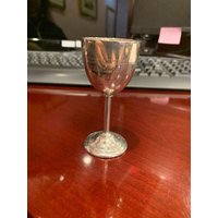 Winziger Sterling Silber Schnatz Kelch Winziger Sterling Silber Schnatz Kelch von southseapearlco