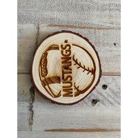 Fußball - Und Baseball-Ornament, Fußballgeschenk, Ihr Team Unten in Der Mitte, Mustangs von sparkettedesigns