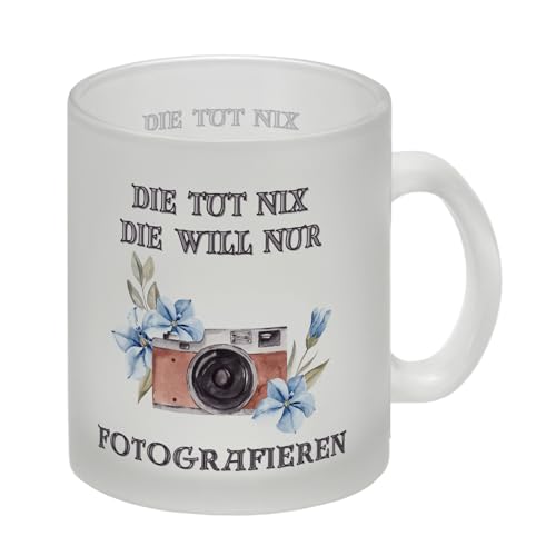 Fotografieren Glas Tasse mit Spruch Die tut nix die will nur Fotografieren Foto-Leidenschaft Kamera-Liebe auf dem Fensterbrett Fotografie-Spruch am Fenster von speecheese