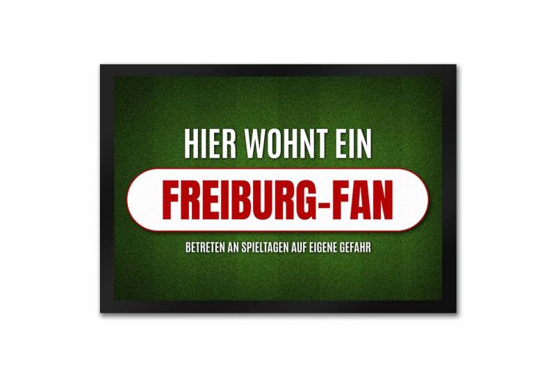 speecheese Fußmatte Hier wohnt ein Freiburg Fan Fußmatte mit Rasen Motiv Fußball Tor von speecheese
