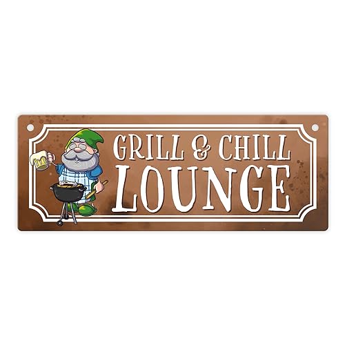 Grill & Chill Lounge Metallschild L in 10,5x28cm mit lustigem Gartenzwerg als lustige Dekoration für die Grillecke im Garten oder auf der Terrasse Metallschild L in 10,5x28cm XL von speecheese