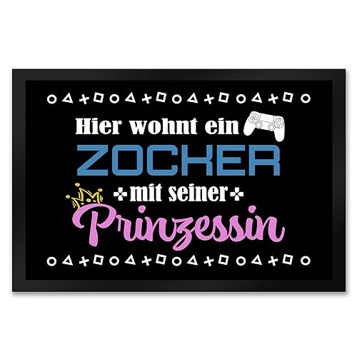 Hier wohnt EIN Zocker mit Seiner Prinzessin Fußmatte XXL in 50x75 cm als Geschenk für verliebte Gamer die Allen Zeigen wollen wie gerne sie Computerspiele Spielen von speecheese