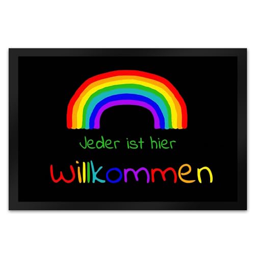 Regenbogen Fußmatte XL in 40x60 cm mit Spruch - Jeder ist Hier Willkommen LGBTQ als schöne Geschenkidee für Freunde die keinerlei Vorurteile gegenüber Menschen haben und für die von speecheese