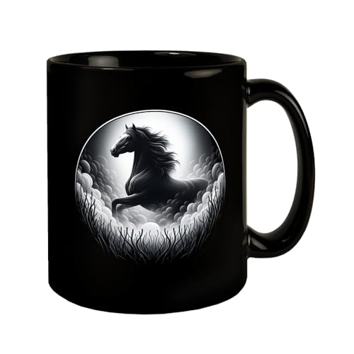 Schwarzes Pferd im Nebel Tasse schwarz in Schwarz Mystisch-steigendes Tier Atmosphärischer Dampf Dunst Aufsteigendes Pferd von speecheese