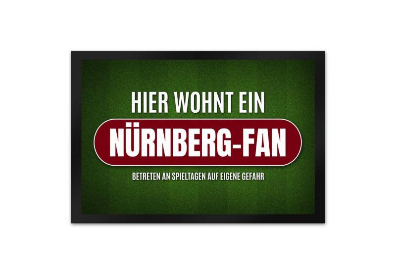 speecheese Fußmatte Hier wohnt ein Nürnberg Fan Fußmatte XL mit Rasen Motiv von speecheese