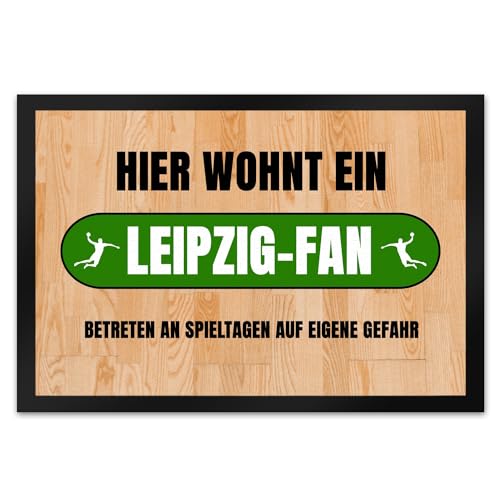 speecheese Hier wohnt EIN Leipzig-Fan Fußmatte XL in 40x60 cm mit Turnhallenboden Motiv Sportfan Leipzig Sport Sportler von speecheese