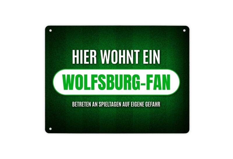 speecheese Metallschild Metallschild XL mit Spruch: Hier wohnt ein Wolfsburg Fan Schild von speecheese