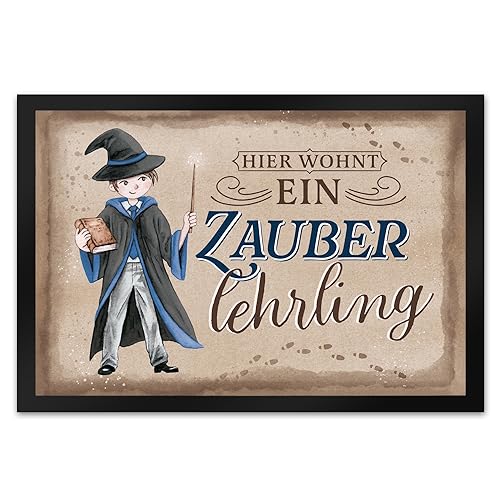 speecheese Zauberlehrling Fußmatte XL in 40x60 cm mit Zauberschüler in blau EIN bunter Türvorleger für die Eingangstür Zauberschule Männlicher Motiv Fußabtreter Zauberer Türmatte Teenager von speecheese