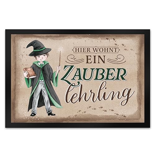 speecheese Zauberlehrling Fußmatte XL in 40x60 cm mit Zauberschüler in grün EIN bunter Türvorleger für die Eingangstür Zauberschule Männlicher Motiv Fußabtreter Zauberer Türmatte Teenager von speecheese